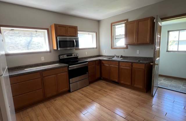 1408 Oshkosh Avenue Gallery 2