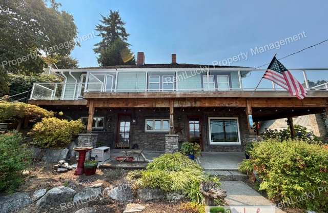 Gorgeous 3 Bedroom Home in NE Tacoma! Amazing Water Views and Large Rooms! photos photos