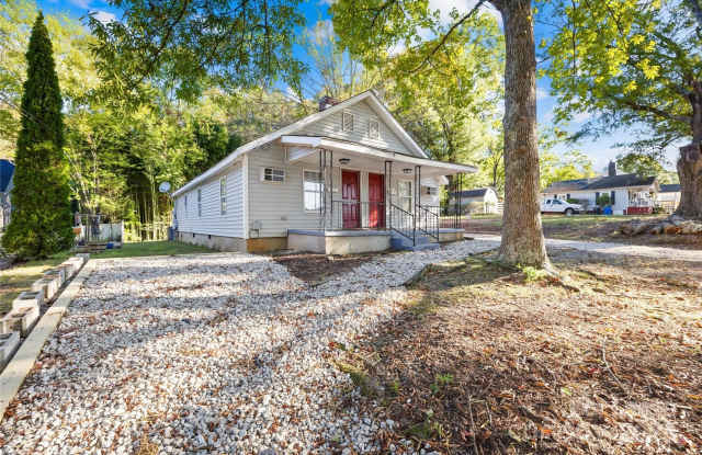532 E Iredell Avenue - 532 East Iredell Avenue, Mooresville, NC 28115