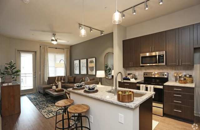 4710 N Loop 1604 E photos photos