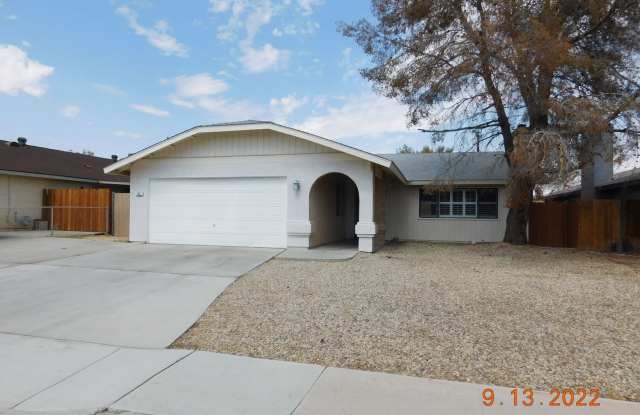 Charming 3-Bedroom Home with Garage & Appliances Included in Ridgecrest Gallery 3