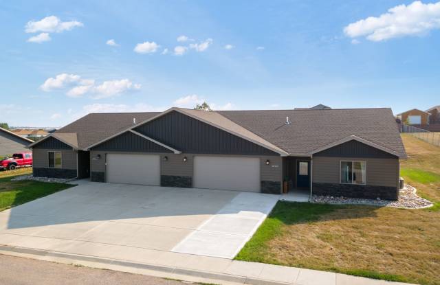 Stylish Living in a 3-Bed, 2-Bath Townhome with a 2-Car Garage Gallery 3