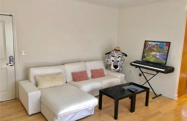 5312 Denny Avenue Gallery 2