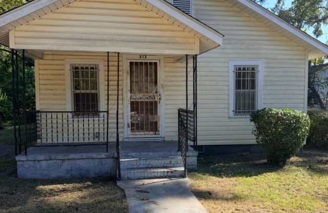 Three Bedroom One Bath House Gallery 1