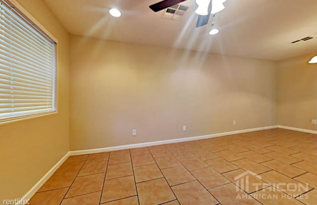 7302 W Heatherbrae Drive Gallery 3