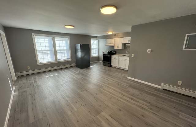 201 Hamilton Street - 201 Hamilton Street, Southbridge Town, MA 01550