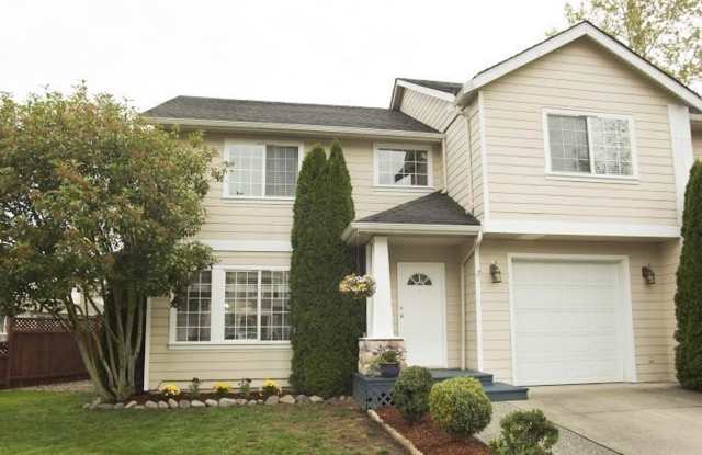 RENT SPECIAL! $500 OFF OF FIRST MONTH! 3 Bedroom, 2.5 Bath in the Cordata/Meridian Area! photos photos