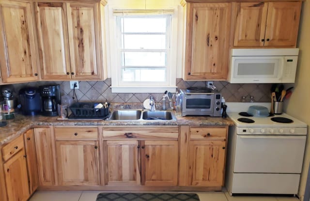 1729 Casement Ave. - 1729 Casement Road, Manhattan, KS 66502