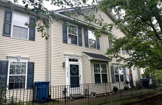 47405 MIDDLE BLUFF Place Gallery 1