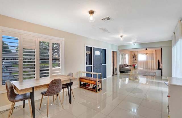 550 NE 180th Dr Gallery 4