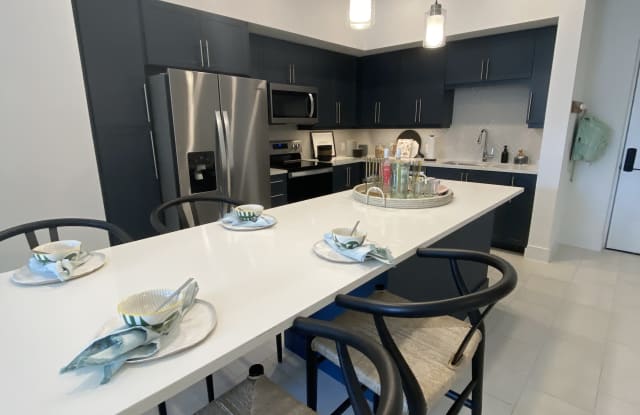 10700 Nw 74th St - 10700 NW 74th St, Doral, FL 33178