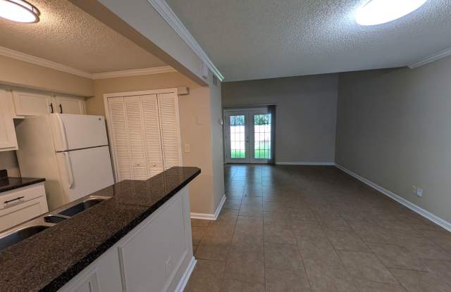 AVAILABLE NOW!! 2/2 in Whispering Pines - Close to shopping, restaurants, I-295, NAS and Orange Park Gallery 4