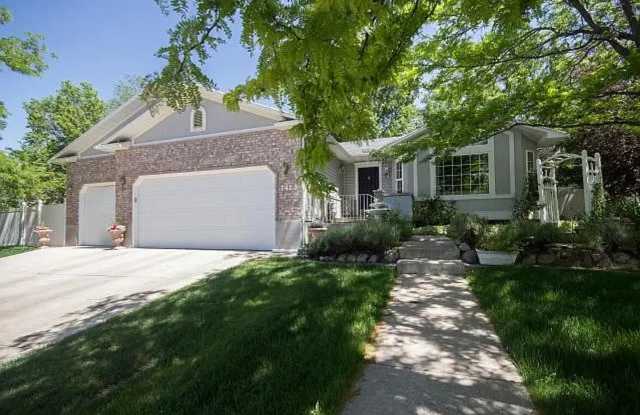 Stunning 5 Bedroom Home in Cliffside Community! photos photos