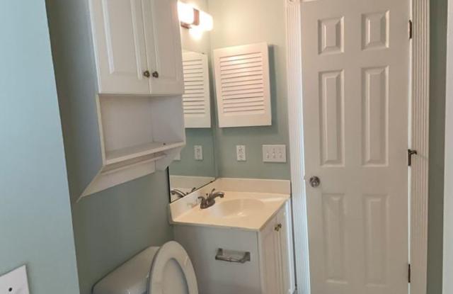 1 Bedroom Condo in Magnolia place Gallery 3