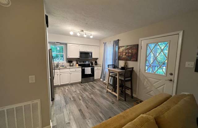 Impeccable Ensuite In King George Gallery 3