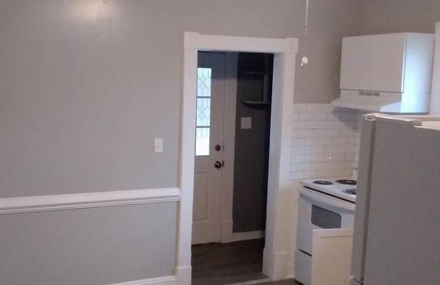 2 bedroom house in Colonial Heights Gallery 3