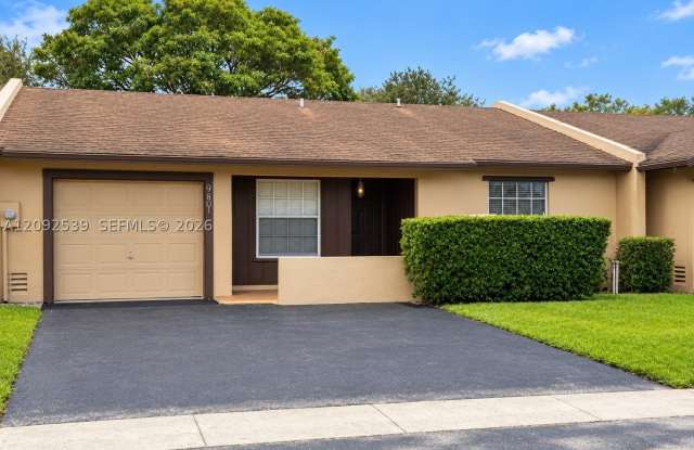 9601 W Heather Ln Gallery 1