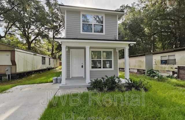 11137 Pine St photos photos