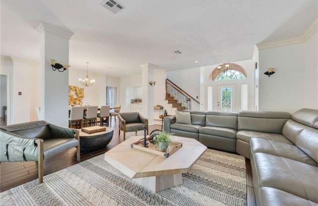 1003 Carmel Place Gallery 4