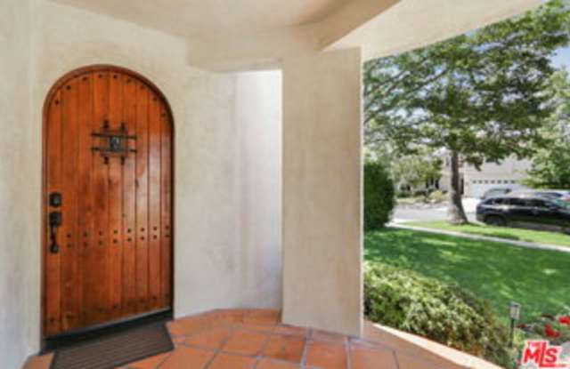 2130 Manning Avenue Gallery 2