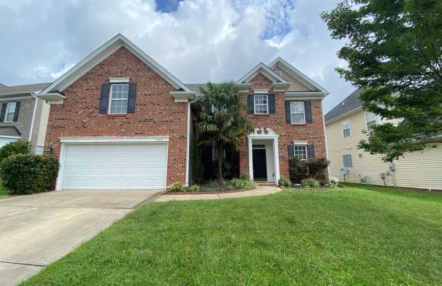 Beautiful 2 story, 4 Bedroom, 2.5 Bath Home located in the popular Ballantyne Area! photos photos