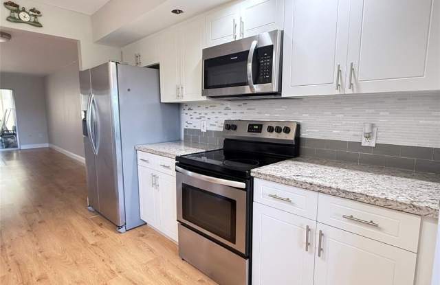 550 SW 137th Ave photos photos