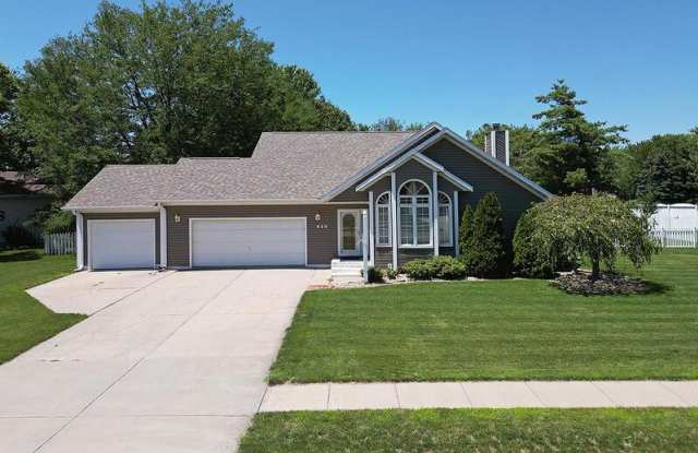820 Redwood Road Gallery 1
