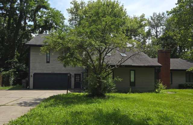 945 Fox Hill Drive Gallery 2