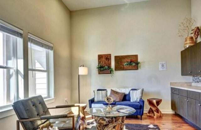 10942 N FM 620 Gallery 1