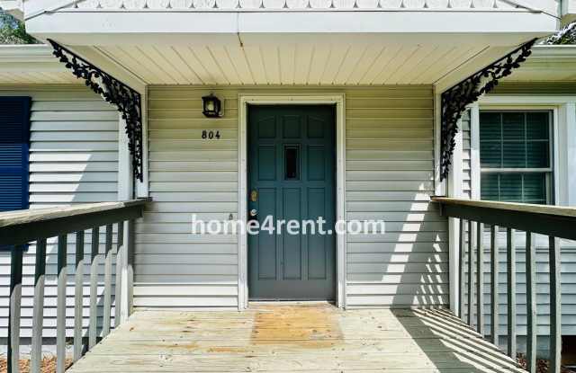 A Fantastic Ranch Home in Olathe with Wood Floors, Plenty of Space and a Fenced Yard! Gallery 3