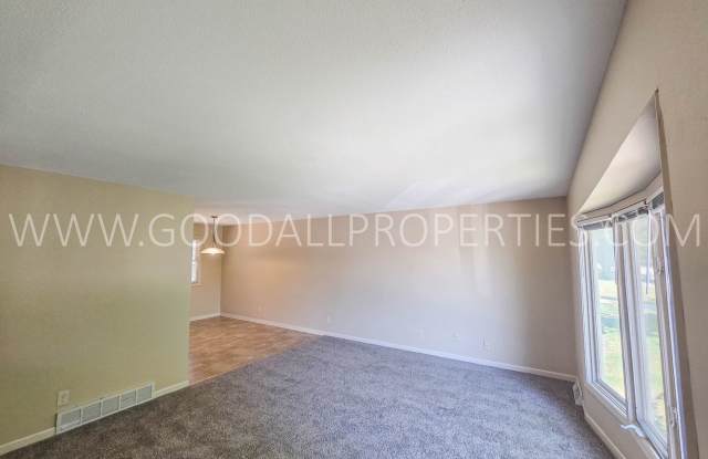 Charming 3-Bedroom West Des Moines Home with Fenced Yard & 2-Car Garage Gallery 4