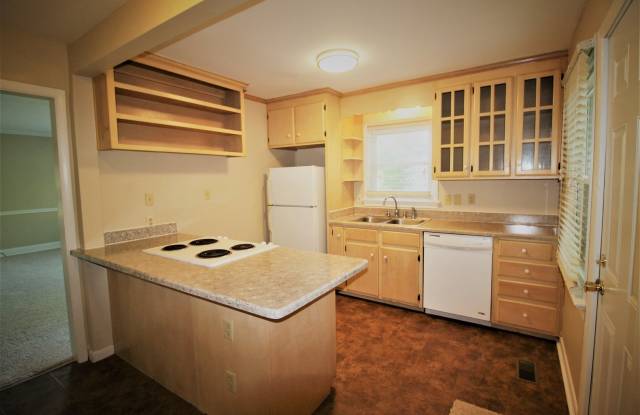 Adorable 2 Bedroom 1 Bath Home - 3927 Strawberry Plains Road, James City County, VA 23188