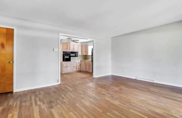 Charming 2 Bedroom Home in Normal Gallery 3