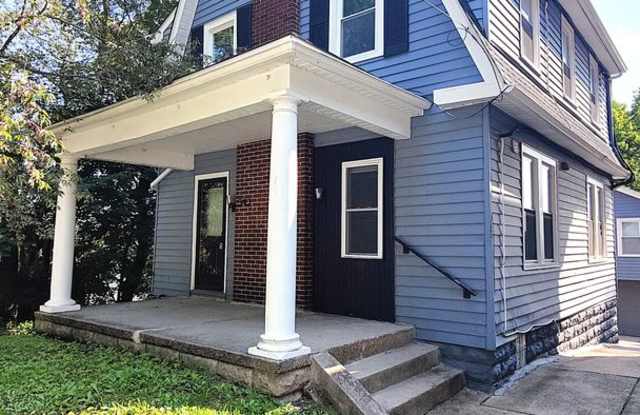 *Beautifully Updated & Spacious 3BD/2BA Single Family Home Available in East Liberty* photos photos
