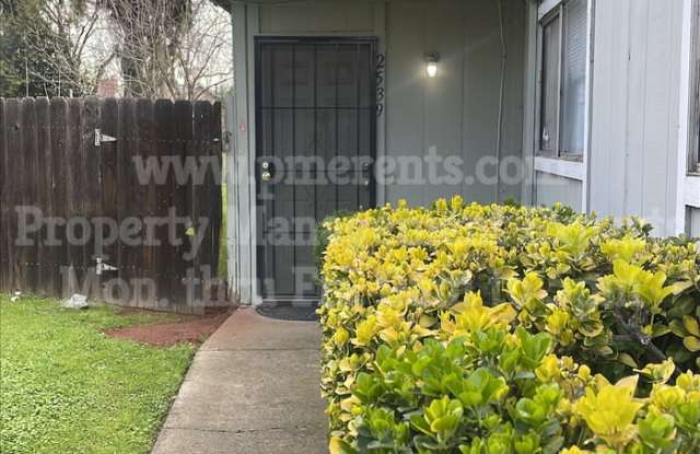 2539 Towery Court - 2539 Towery Court, Country Club, CA 95204