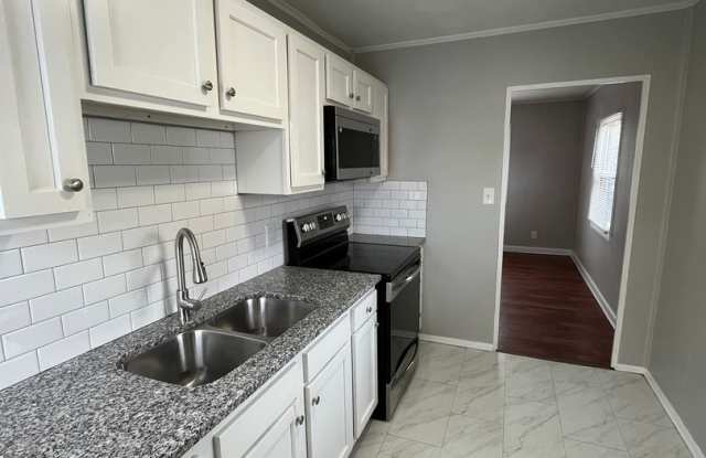 Charming 2-Bedroom Home with Updated Kitchen, Backyard & Garage! Gallery 4