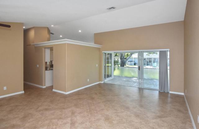 9240 Cypress Dr N Gallery 3