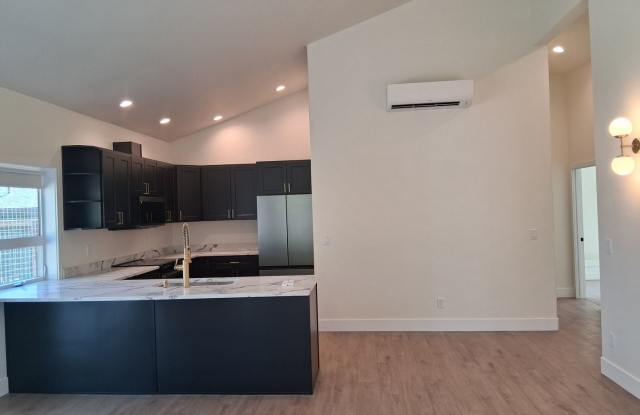 Newly Built Ashland Gem with Fireplace  Soaking Tub Near Downtown photos photos