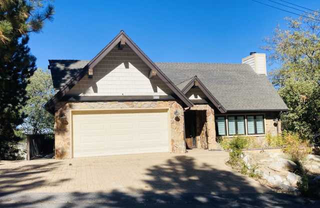 Beautiful charming, three bedroom four bath home close to Tavern Bay Gallery 1