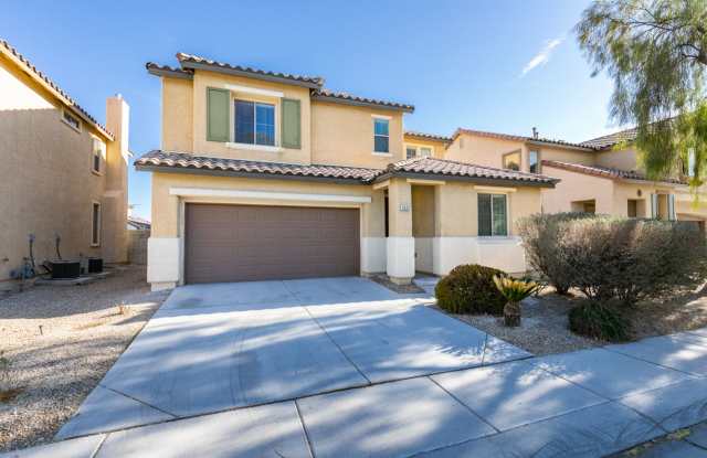 3 bedroom + Den! Ready for immediate move in. - Gallery 3