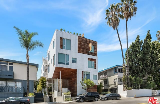 935  N San Vicente Blvd - 935 North San Vicente Boulevard, West Hollywood, CA 90069