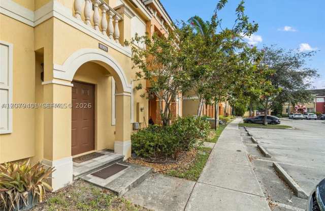 8989 SW 17th Ct Gallery 1