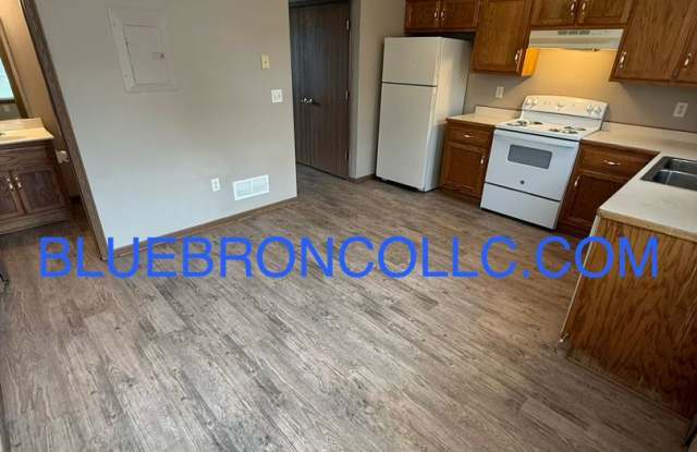 Lovely 2 bedroom townhome with great layout. Gallery 4
