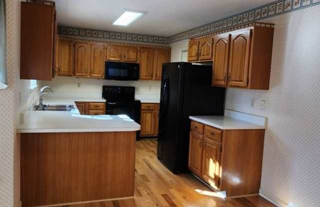 The comforts of home..Unfurnished and available for a 12 month lease Gallery 4