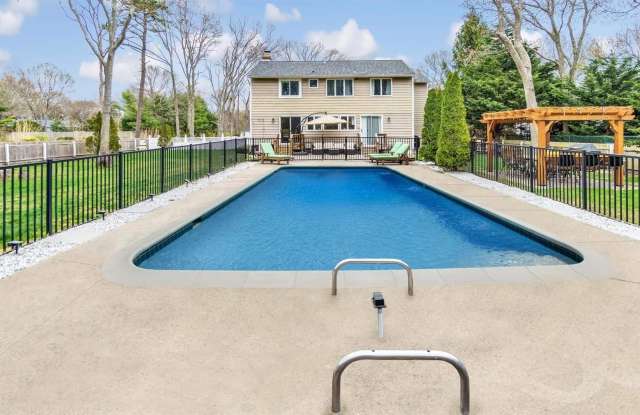 22 Deerfeed Path - 22 Deer Feed Path, East Quogue, NY 11942