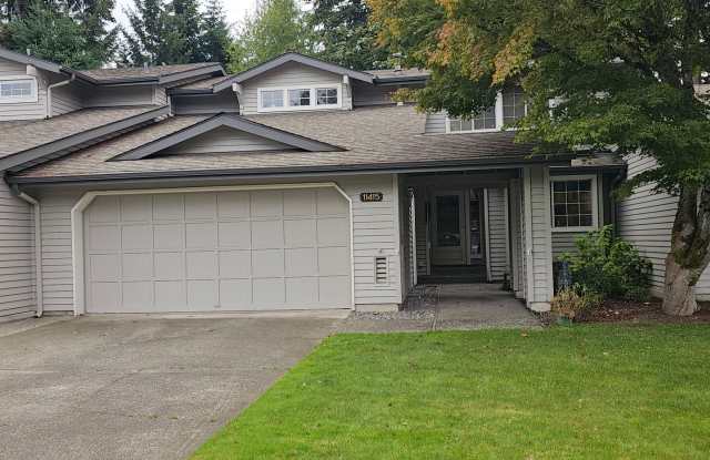 Bellevue area - Pembrook Meadows Community - 2 bedroom and 2 bathroom townhome. Available January 1st!!! - 11415 Southeast 66th Street, Bellevue, WA 98006