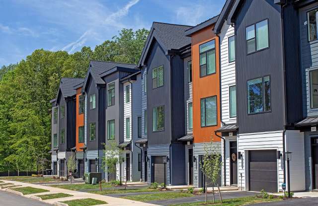 Brand-New Fry's Spring Townhome Near 5th St Station, Downtown, & UVA photos photos