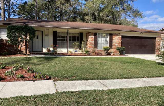 958 GROVE PARK DR E - 958 Grove Park Drive East, Bellair-Meadowbrook Terrace, FL 32073