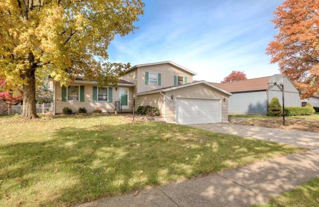Split-Level Home With Fenced Yard In Quiet Residential Area - 1809 Stratford Drive, Champaign, IL 61821