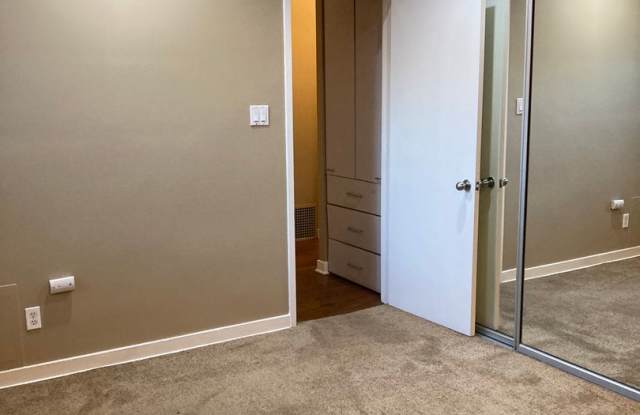 Available Now- 2bed/1.5 bath second floor unit -Bluff Park Area - 1537 East Ocean Boulevard, Long Beach, CA 90802